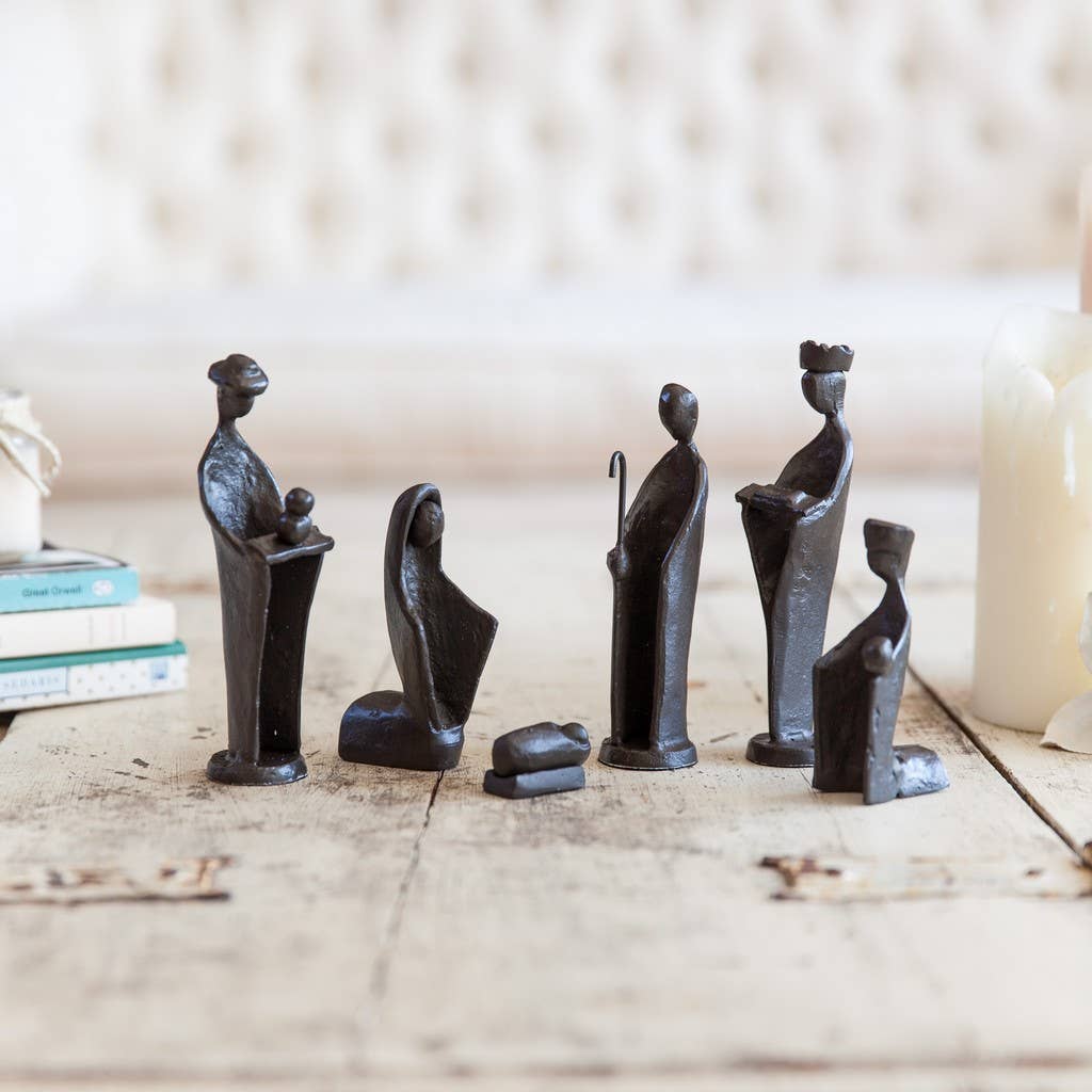 This 6-piece iron nativity set is a must-have for the holiday season! Its beautiful elegant design is perfect for enhancing your home's festive atmosphere. Bring the wonder of the story of Jesus' birth to life in your living room with this charming and unique decorations. Spread the joy of Christmas with this delightful nativity set!