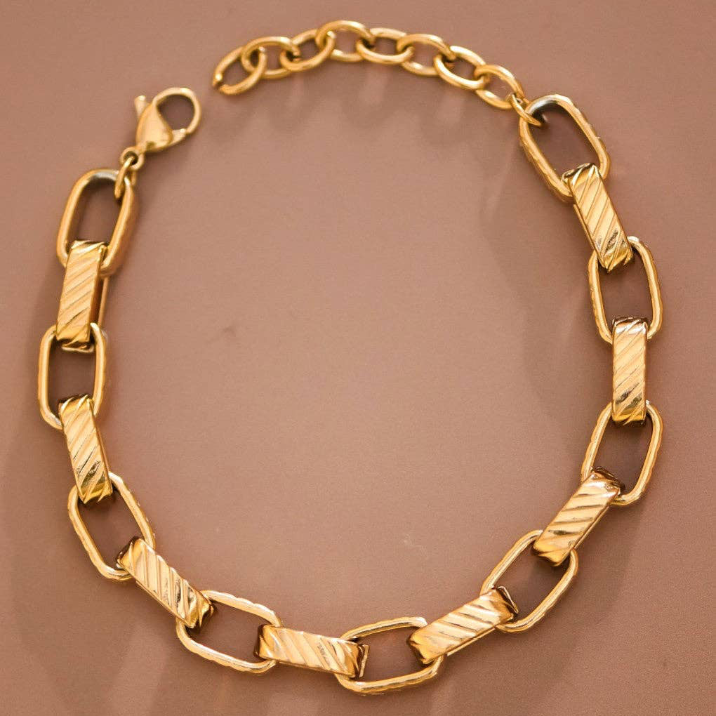 Elevate your everyday style with this stunning 18K gold dipped stainless steel chain bracelet. Crafted from hypoallergenic materials, it's perfect for sensitive skin and designed to withstand daily wear with its waterproof and tarnish-resistant properties. The chunky box chain link design delivers bold, contemporary appeal that transitions seamlessly from casual to dressed-up occasions. Its durable construction ensures lasting brilliance and comfort.