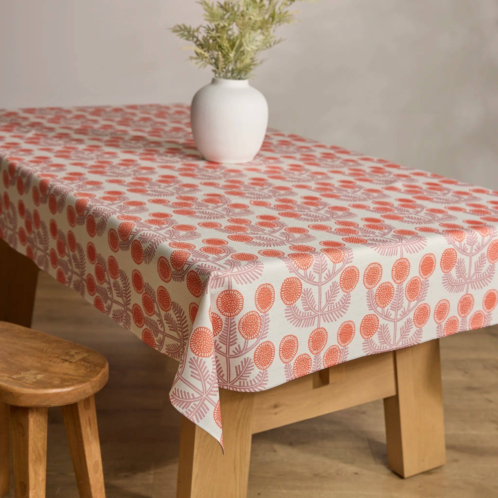 Graphic Daisies Tablecloth