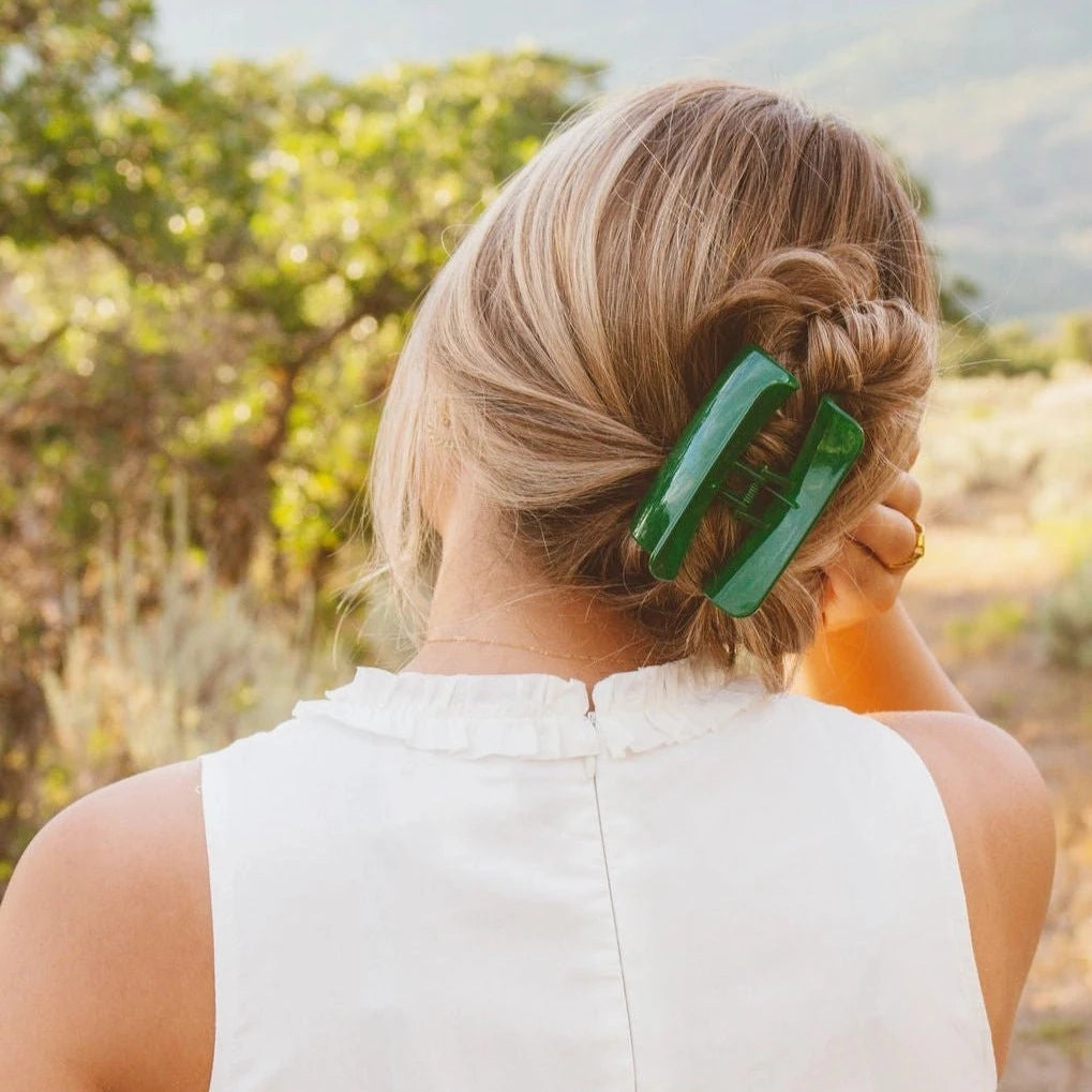 This claw clip is a chunky rectangle shape in the most perfect kelly green color! The color is great for year round wear and looks great in any hair color! It's a medium size (3.5 inches) claw clip, ideal for medium thickness hair!