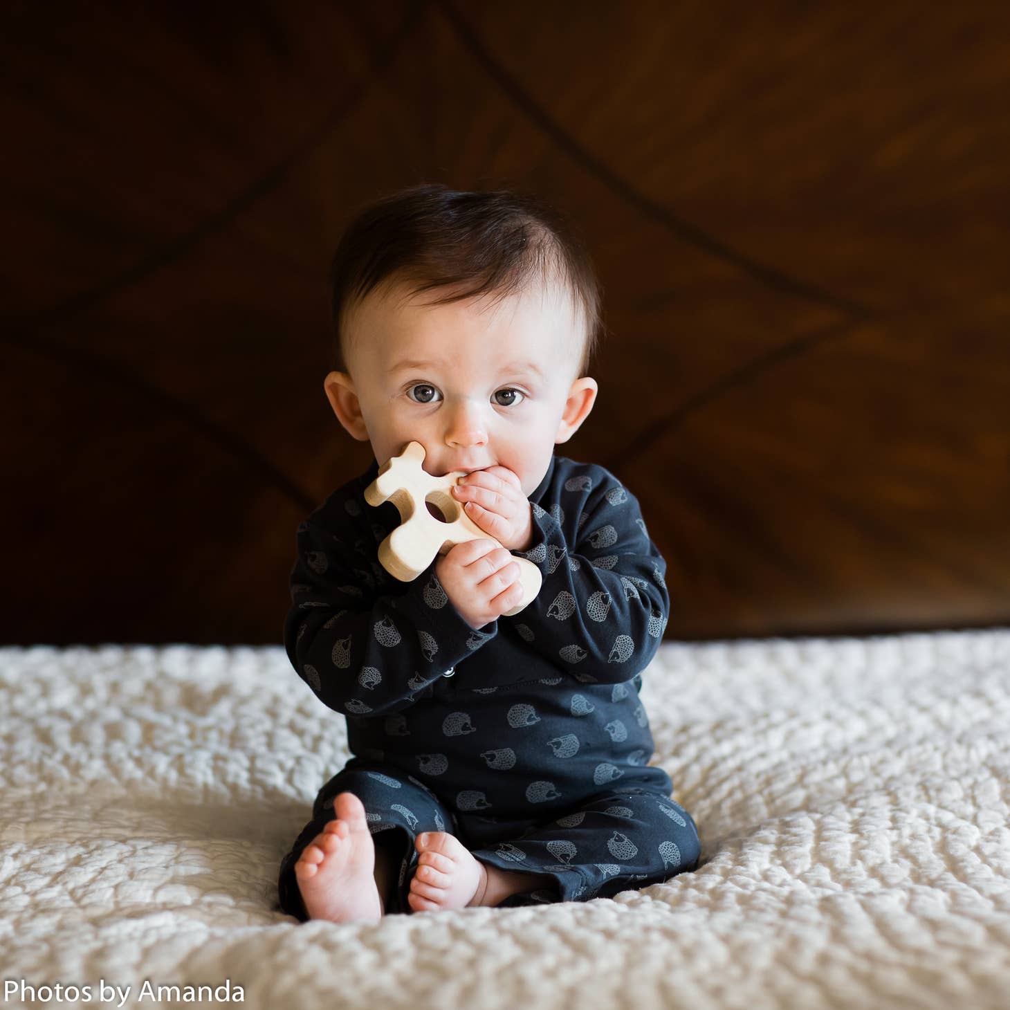 This grasping toys are made from American hardwood maple, naturally antibacterial, non-splintering. light weight and perfect for tiny hands to hold, you can also toss them in the fridge or freeze so they are extra soothing on little gums. Shaped like a airplane