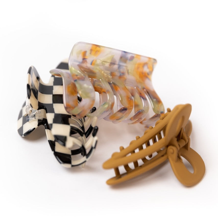 Step back in time + accessorize in style! These retro and funky claw clips come in a pack of three with one checkerboard, one solid tan + one multicolor clip. I don't know about you but I will be wearing these on repeat all year long!