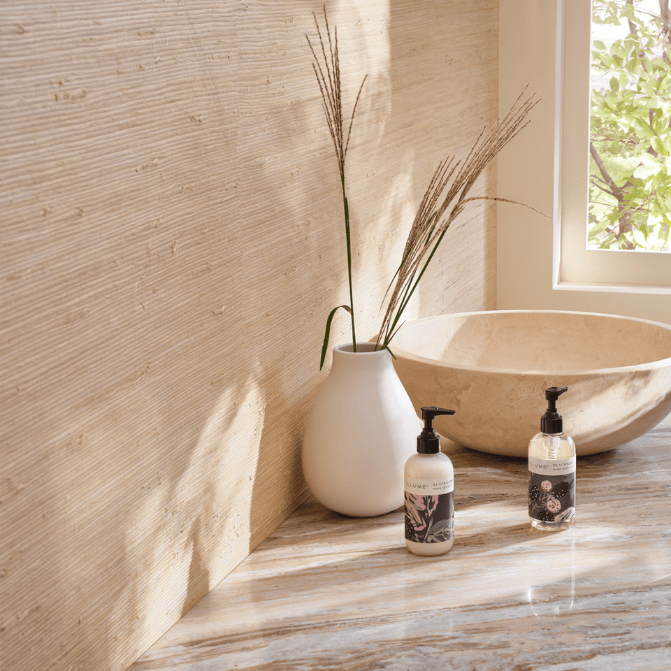 Lotion Fragrance

Grounded in ambery oakmoss, with a heart of petite oleander, kissed with raspberry cassis