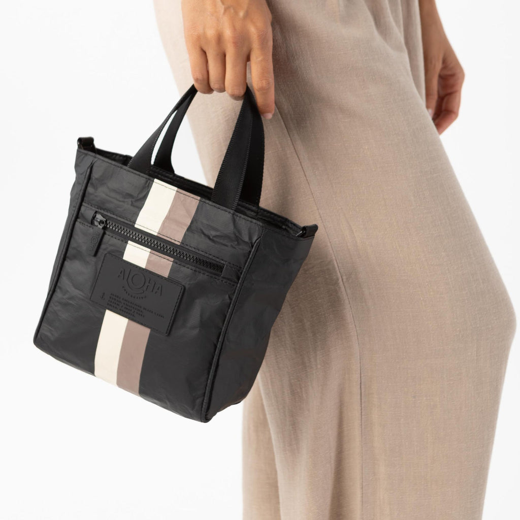 With chic styling and a sleek design, this is the black with caffe stripe crossbody you won't want to leave home without! From running errands to exploring new cities, travel with ease while staying hands-free! 