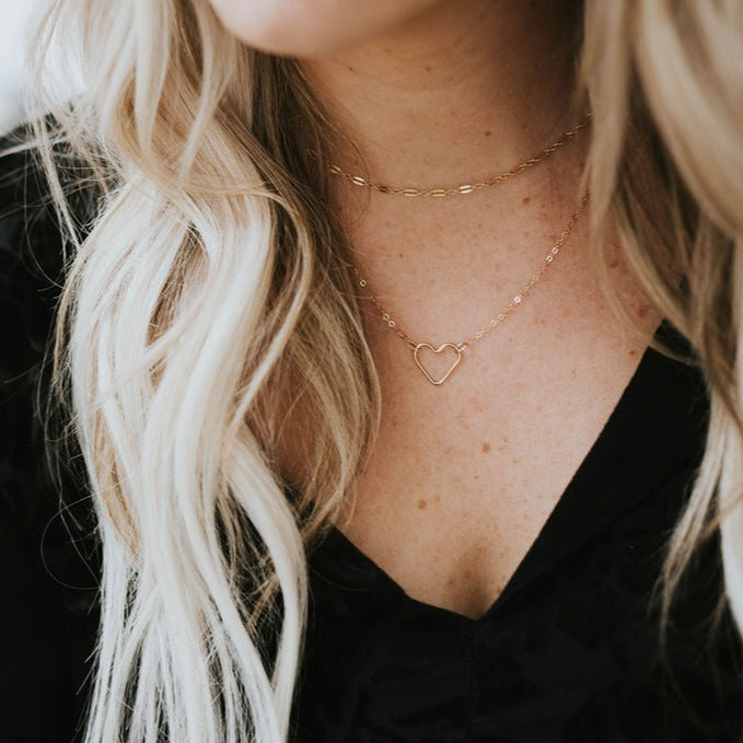 Lolita choker necklace that is simple and elegant.&nbsp; Named after Lolita by Vladimir Nabokov, Lolita is much desired.