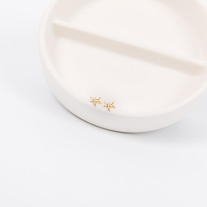 Freaking cute and freaking tiny dragonfly studs. 18k gold over 925 sterling silver. 5mm wide. 20 gauge. Perfect for multiple piercings. Hypoallergenic. Anti tarnish. Perfect for sensitive ears