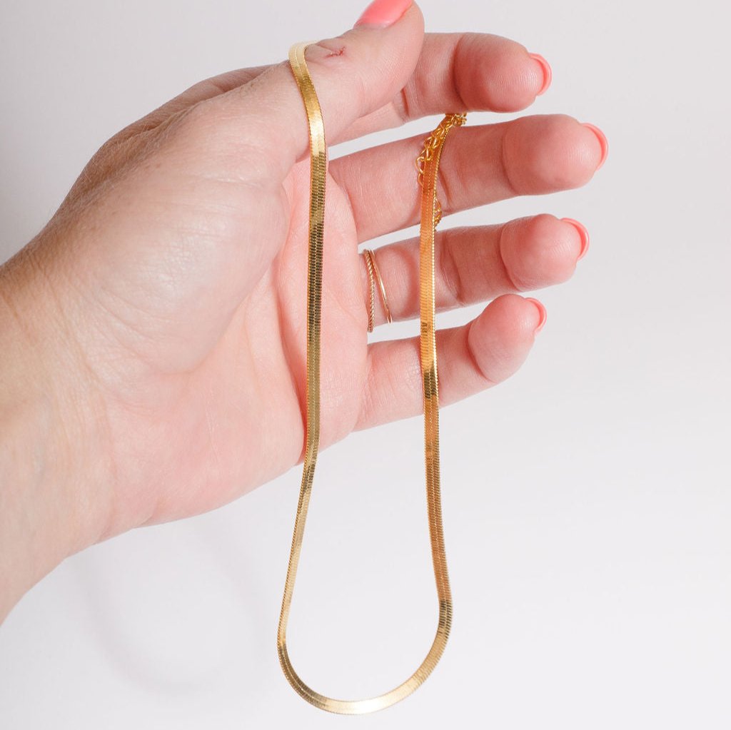 14k gold filled chain over stainless steel. Hypoallergenic, will not tarnish, will not irritate skin. Available in 3 mm (Skinny Brene) or 4 mm (Brene). Available in 15.5-17.5" length (Has a two inch extender on the back) or 17.5-19.5"