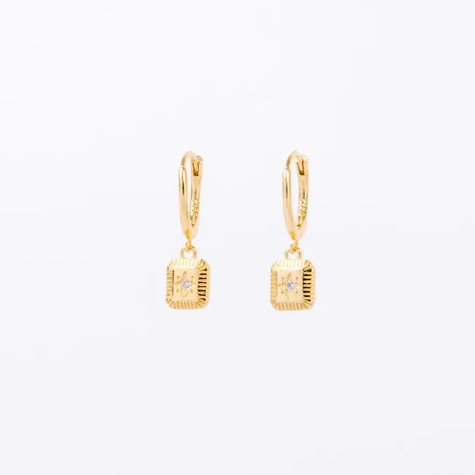 Huggie clasp is 11mm in diameter
Charm is 14k gold filled
Charm is 6 x 6.5mm in length
Charm is gold filled and cubic zirconia