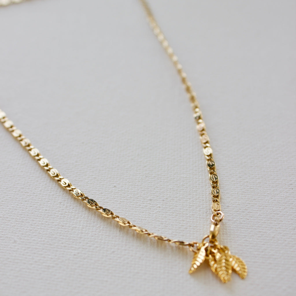 Caroline ornate chain with leaves ending