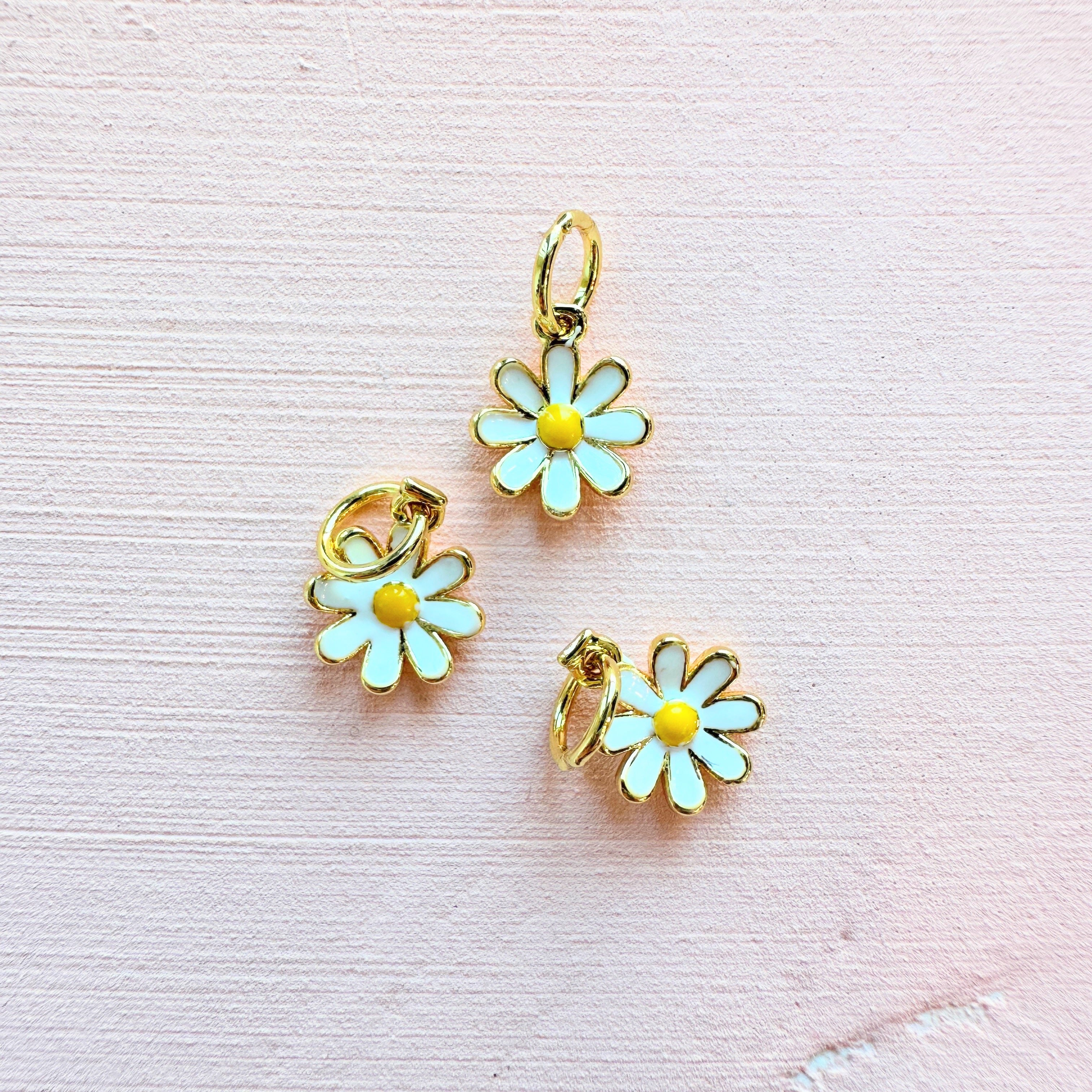 White Daisy Charm