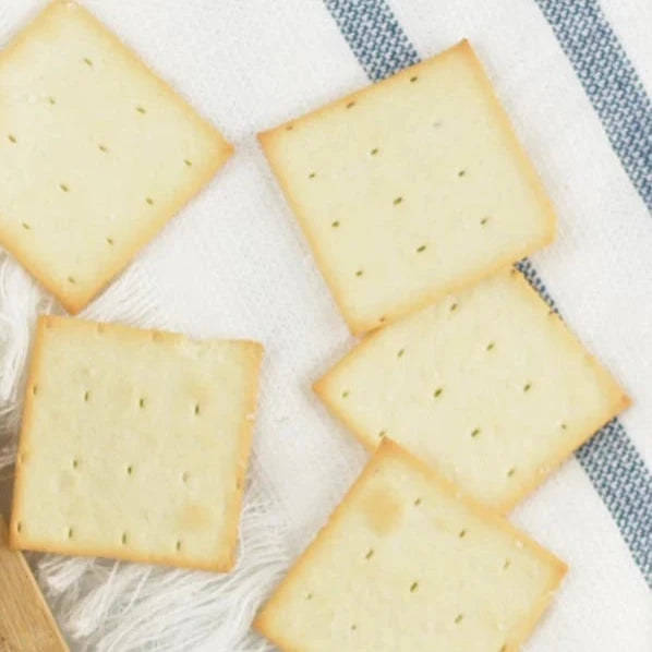 Italian olive oil cracker. A perfectly crispy snack right out of the box, or serve with one of our bruschetta spreads or dips. Square shape.

Ingredients: Enriched wheat flour, canola and/or sunflower oil, water, yeast, salt