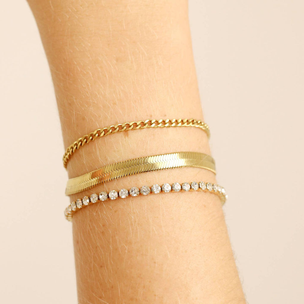Classic, timeless, and perfect for everyday wear, the Gold Herringbone Chain Bracelet is the perfect accent to complement your everyday style. Featuring a unique herringbone design, this chain bracelet lays flat to rest smoothly on the wrist for all day comfort and shine!

Lightweight, waterproof, and designed for everyday wear, our best selling Herringbone Chain Bracelets are a new must-have!