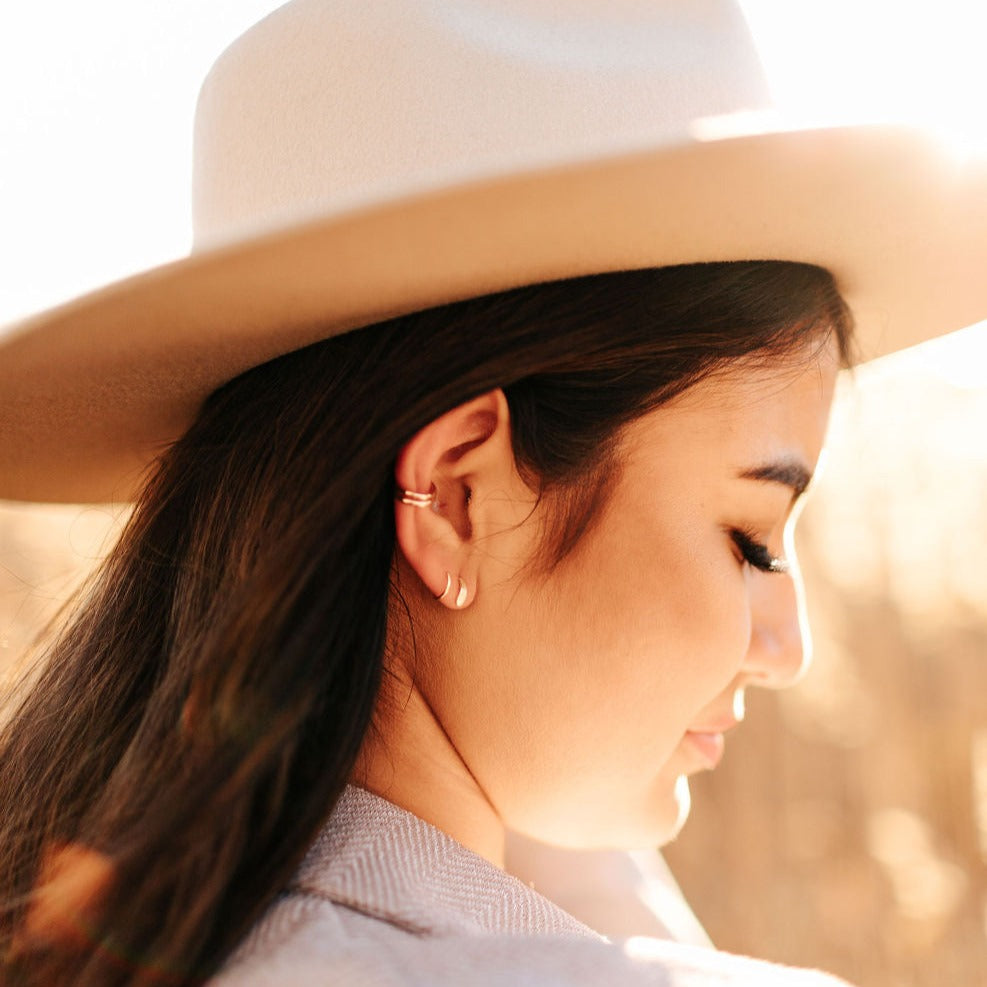 Queen Double Band Ear Cuff