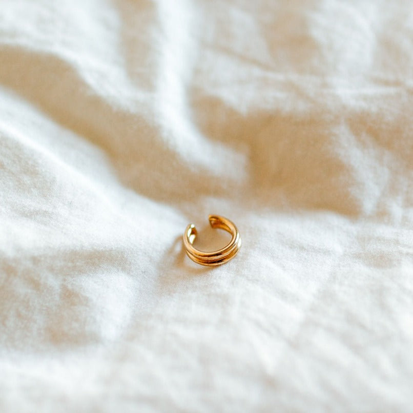 Queen Double Band Ear Cuff