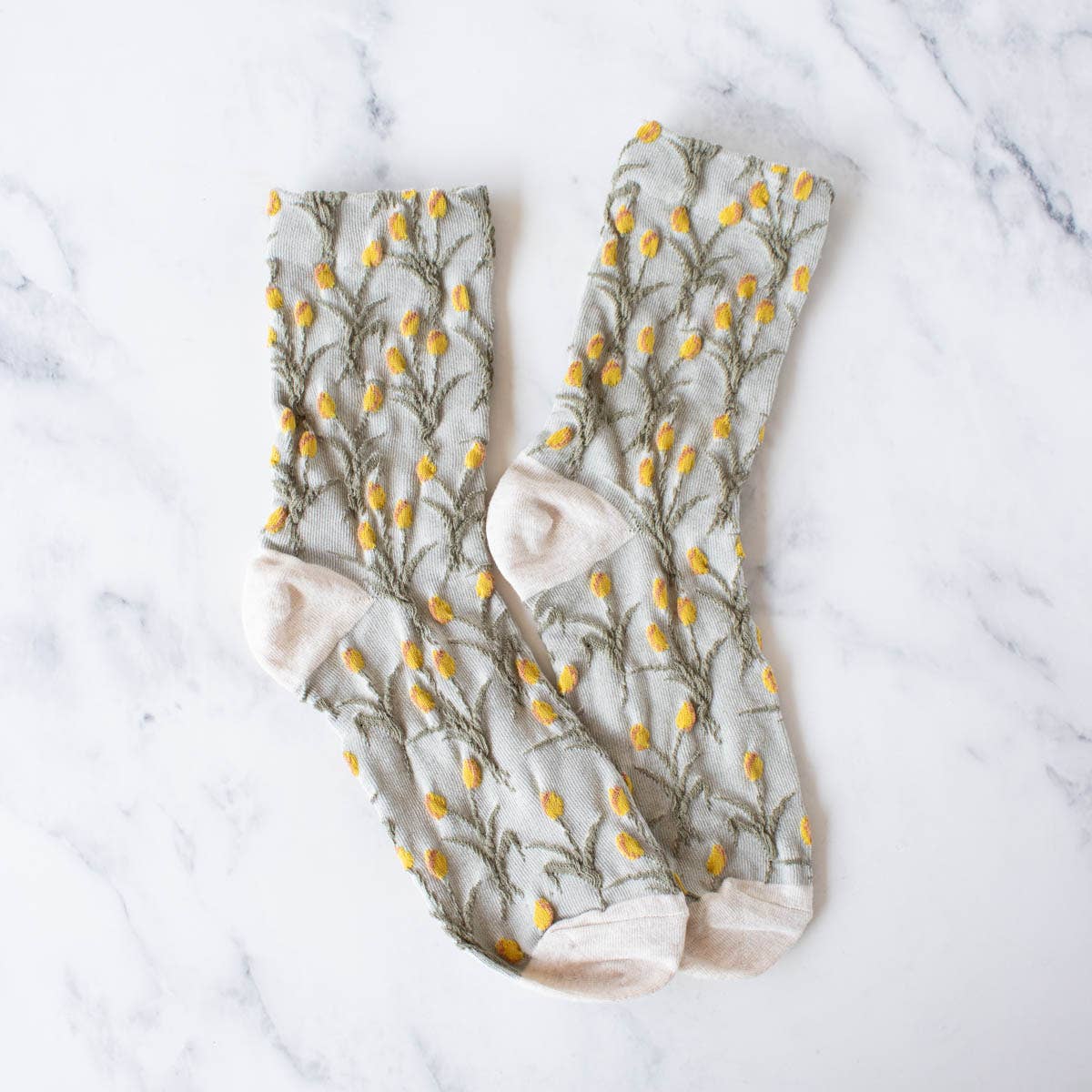 Get a vintage vibe with our Vintage Tulip Casual Socks. Made with care, these socks add a classic touch to any outfit. Enjoy the comfort and style of our unique design, perfect for any casual occasion.
