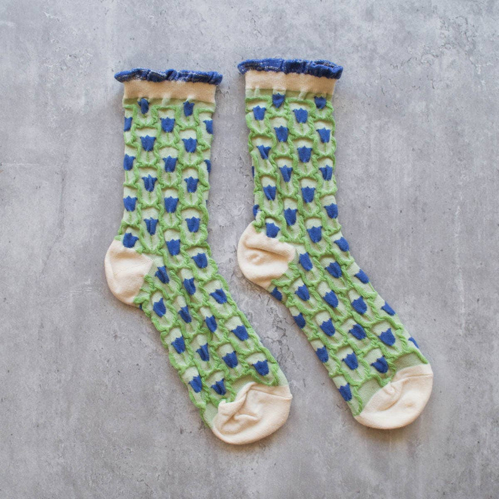 Our romantic floral casual socks feature a vintage mood in a comfortable cotton blend. Perfect for everyday wear, these socks will add style and elegance to your wardrobe.
