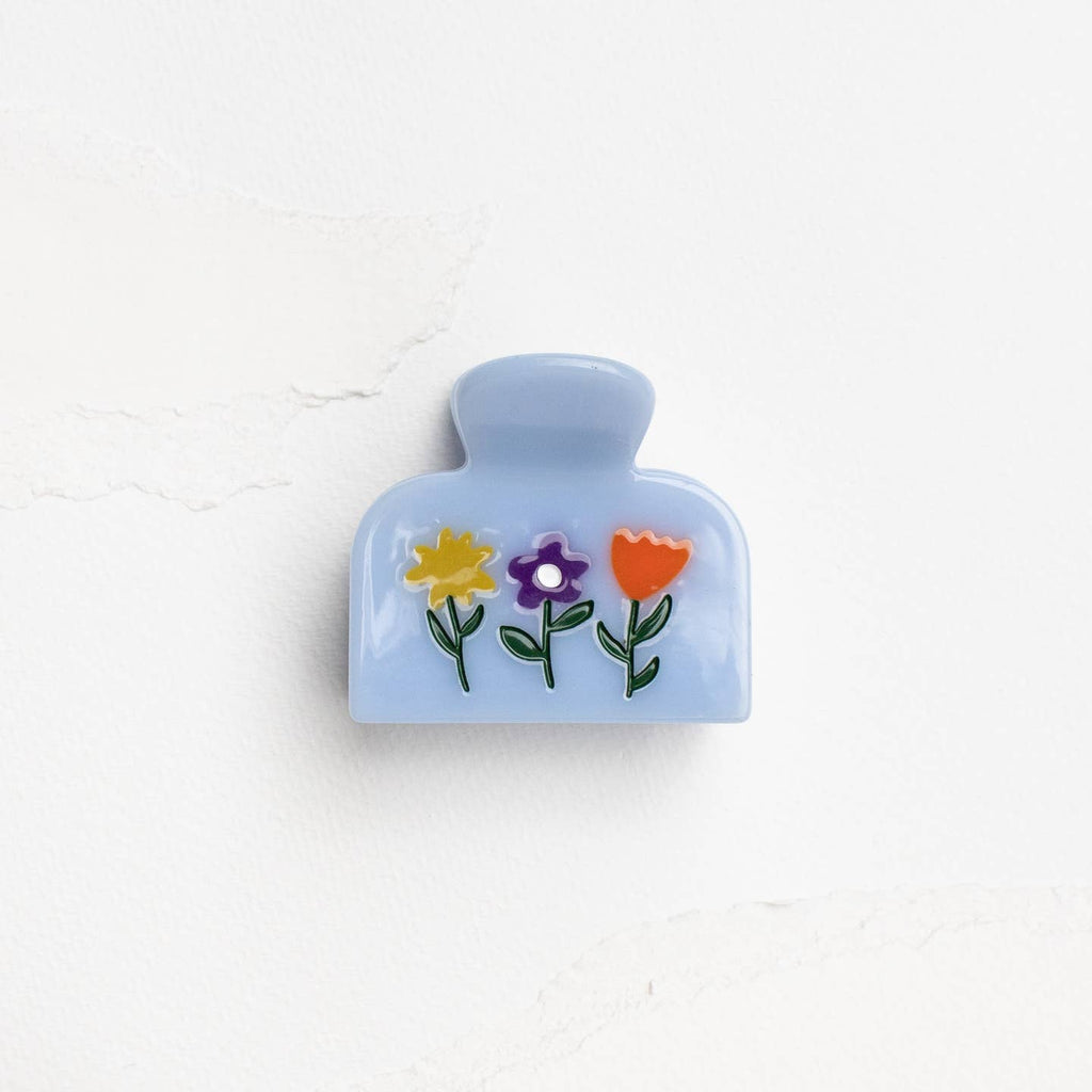 Introducing the Eco Flowers in Bloom Hair Claw Clip, designed to hold well without damaging your hair. Made with eco-friendly materials, this stylish accessory provides a strong grip while also reducing your carbon footprint. Perfect for any occasion, add a touch of sustainability to your hair routine