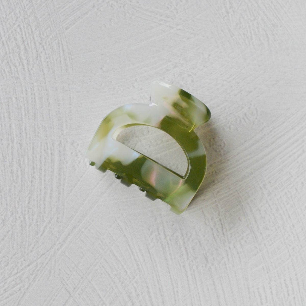 Securely hold your hair in style with our Pouch Hair Claw in Olive coloring. The eyelet opening design adds a touch of elegance, while the unique watercolor look complements any outfit. Never struggle with loose strands again, thanks to our convenient hair claw clip.