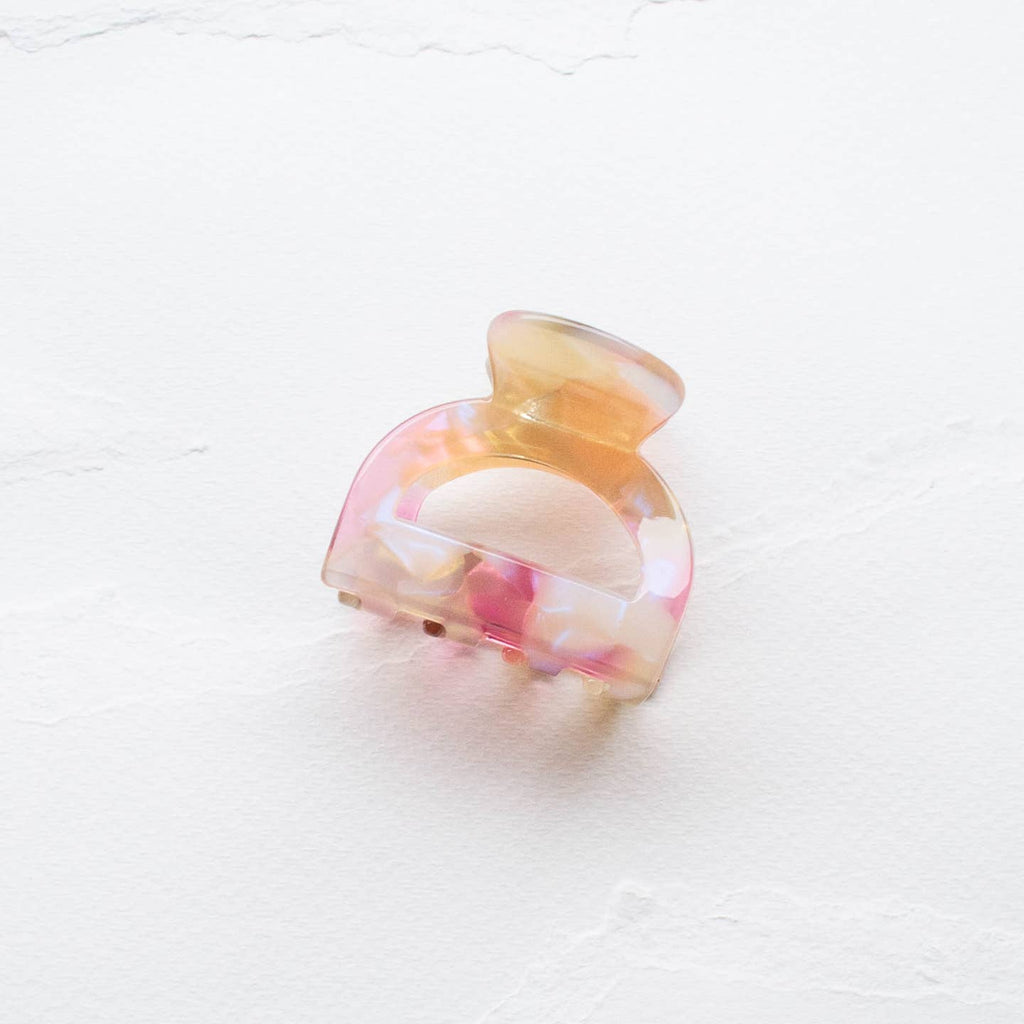 Securely hold your hair in style with our Pouch Hair Claw in Pink Gold coloring. The eyelet opening design adds a touch of elegance, while the unique watercolor look complements any outfit. Never struggle with loose strands again, thanks to our convenient hair claw clip.