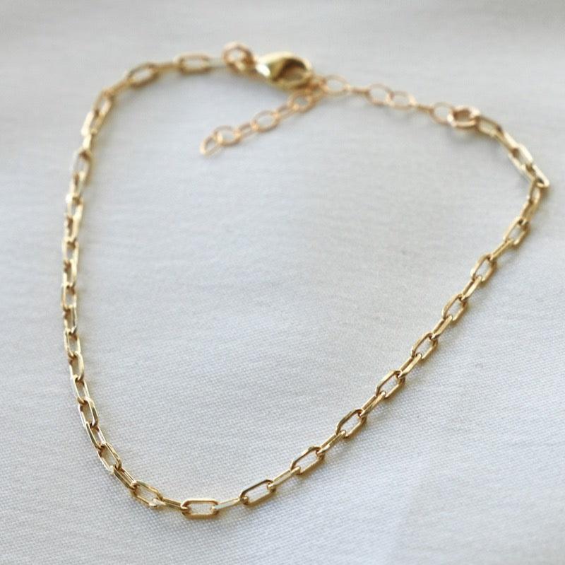 A delicate version of one of our most sought after styles, this Miniature Paperclip Chain Bracelet can be worn everyday with ease. This barely there chain is great for layering. 