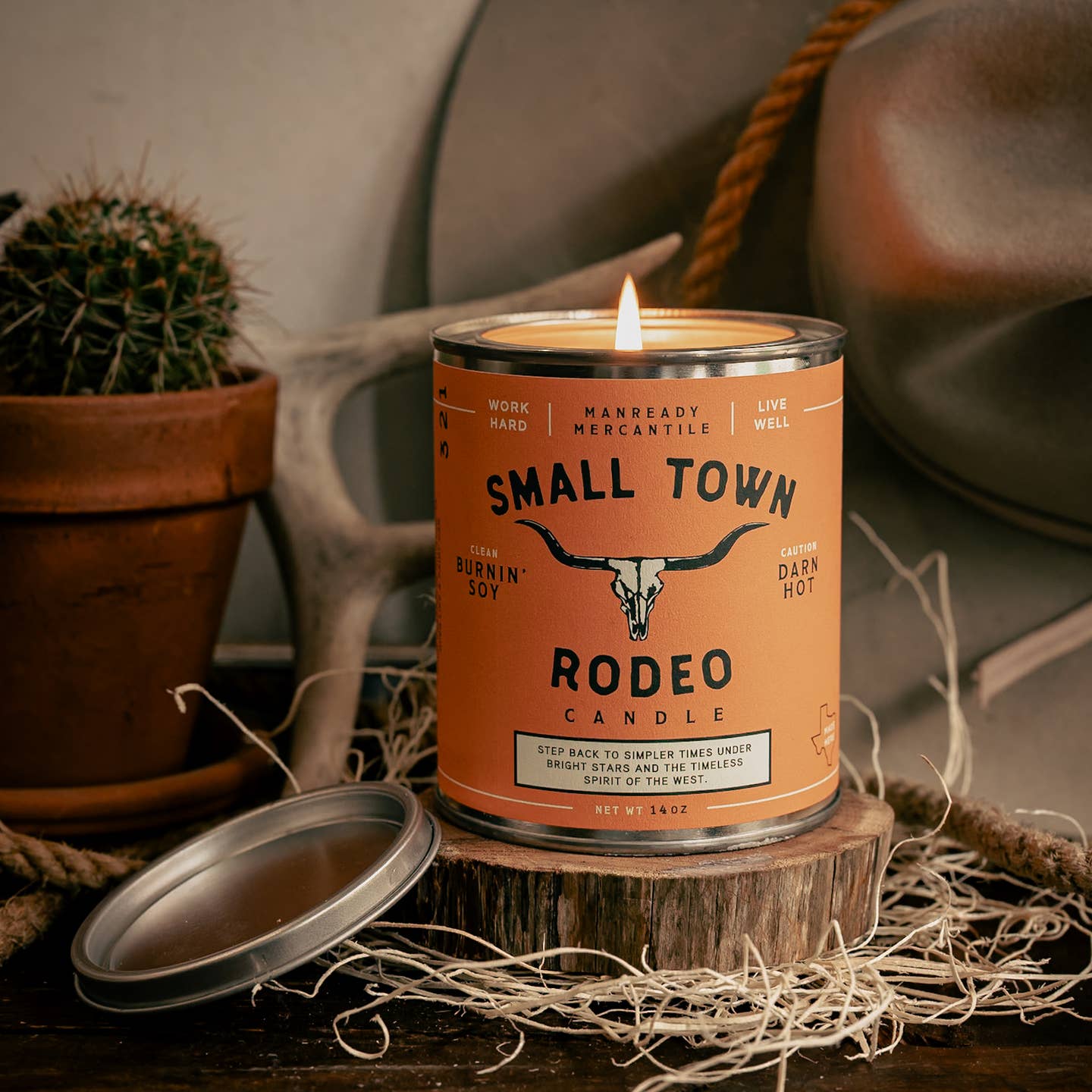 SMALL TOWN RODEO

Step back to simpler times under bright stars and the timeless spirit of the West.

Notes of Leather, Cedarwood, & Spiced Musk