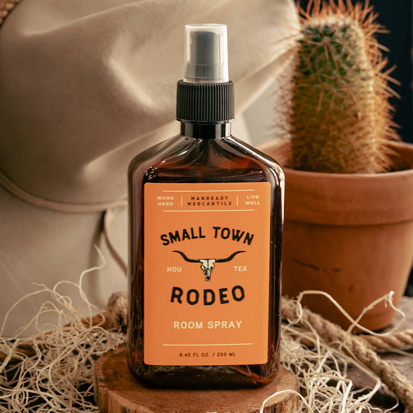 SMALL TOWN RODEO

Step back to simpler times under bright stars and the timeless spirit of the West.

Notes of Leather, Cedarwood, & Spiced Musk