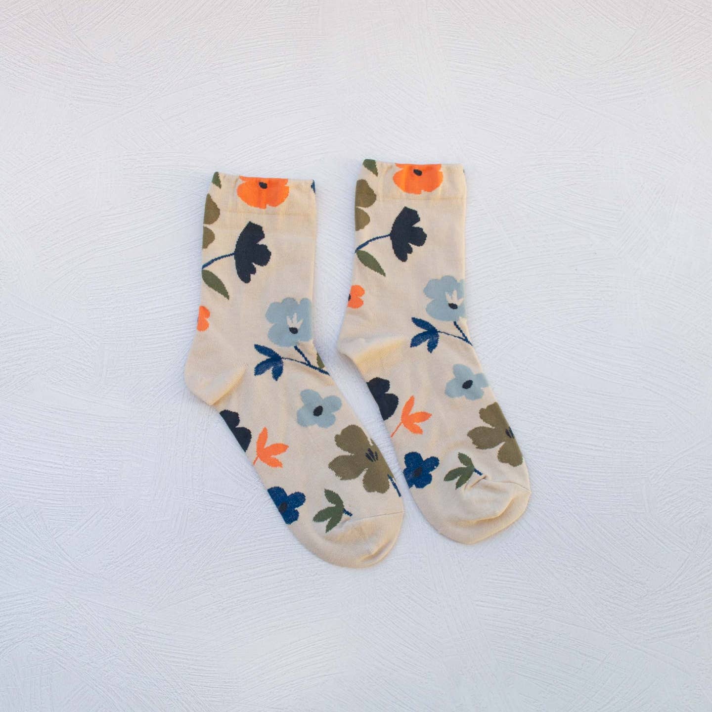 Introducing the Ella Floral Casual Socks in beige, These socks feature a unique big flower design, adding a touch of fun to any casual outfit. Made with high-quality materials, they offer both style and comfort. Upgrade your sock game today.