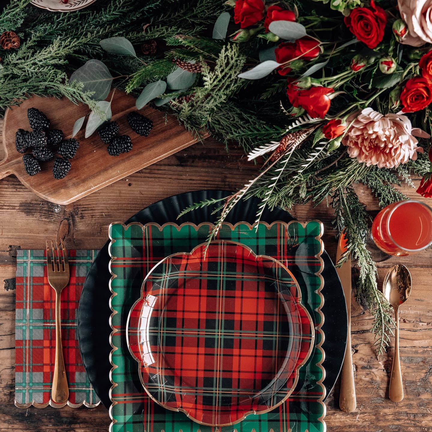 Green Christmas Plaid Square Scalloped Plates