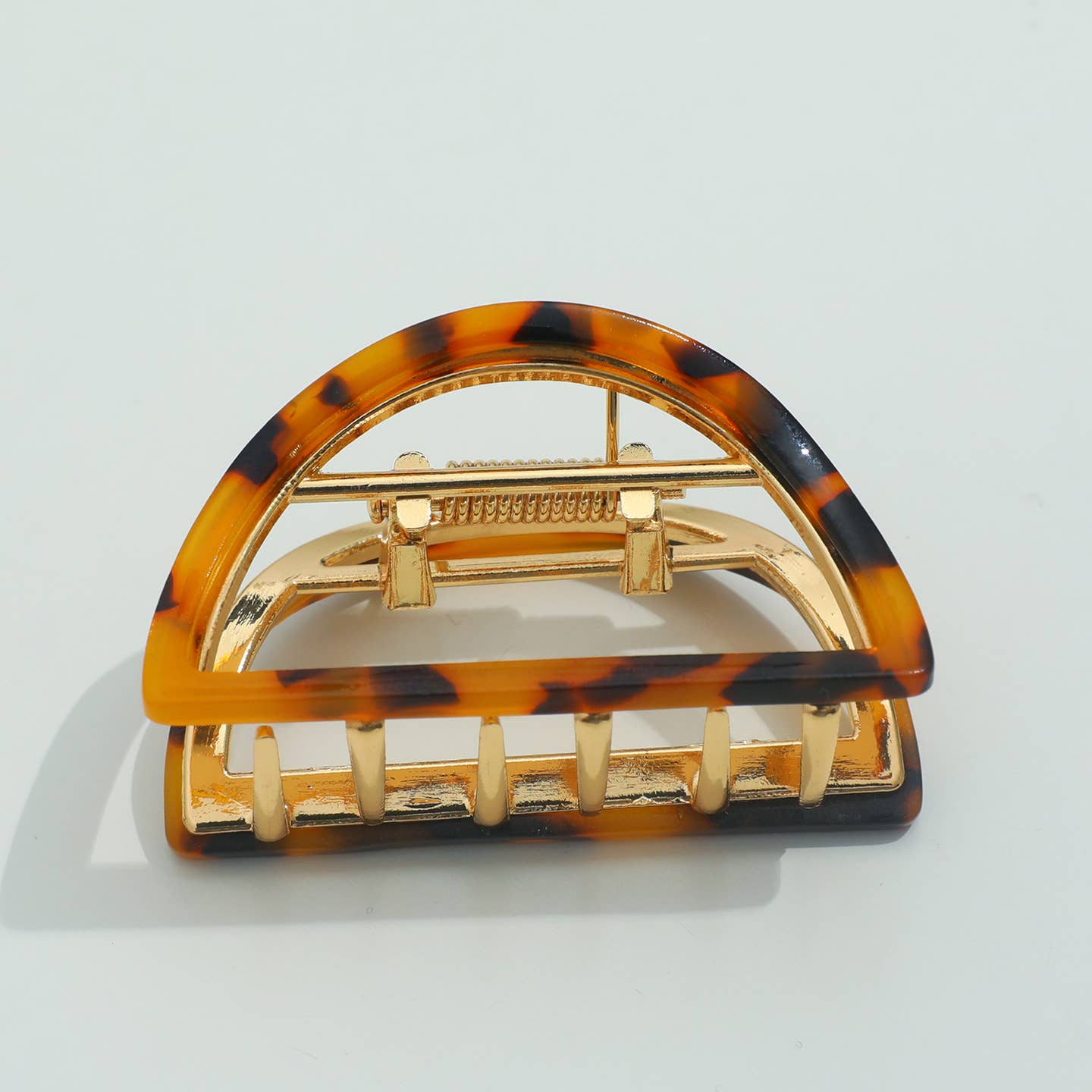 Elevate your hair game with this stunning half moon claw clip in an auburn tortoise pattern. Featuring a durable metal claw mechanism, it delivers a secure grip that holds all day without slipping or snagging. The elegant crescent shape flatters any hair type and works beautifully for casual updos, half-up styles, or securing thick sections with ease. A versatile accessory that combines timeless design with dependable performance.

Details:

Small (2 inch)