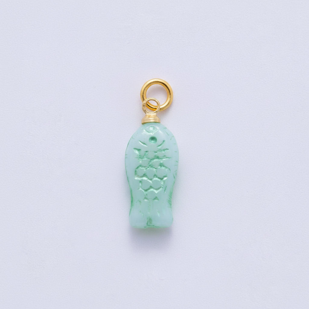 Add a splash of coastal charm to your collection with our Seafoam Green Mini Fish Charm. This tiny-but-mighty treasure captures the serene vibe of the ocean in a vibrant, high-shine finish.