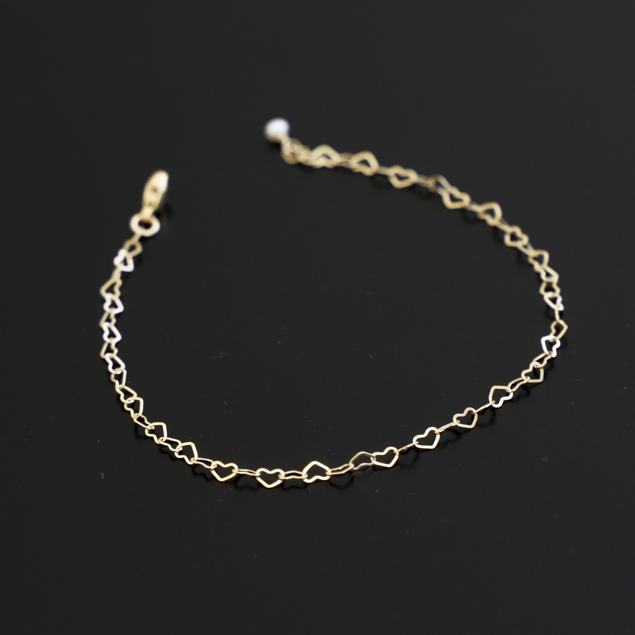 This elegant chain bracelet features interconnected hearts, symbolizing everlasting love and affection. The delicate design adds a touch of romance to any outfit, making it the perfect accessory for any occasion. Crafted with high-quality materials, this bracelet is a timeless addition to your collection.