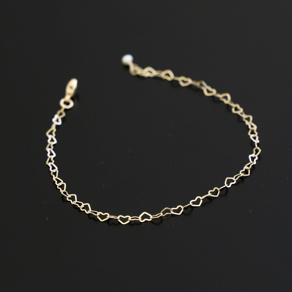 This elegant chain bracelet features interconnected hearts, symbolizing everlasting love and affection. The delicate design adds a touch of romance to any outfit, making it the perfect accessory for any occasion. Crafted with high-quality materials, this bracelet is a timeless addition to your collection.