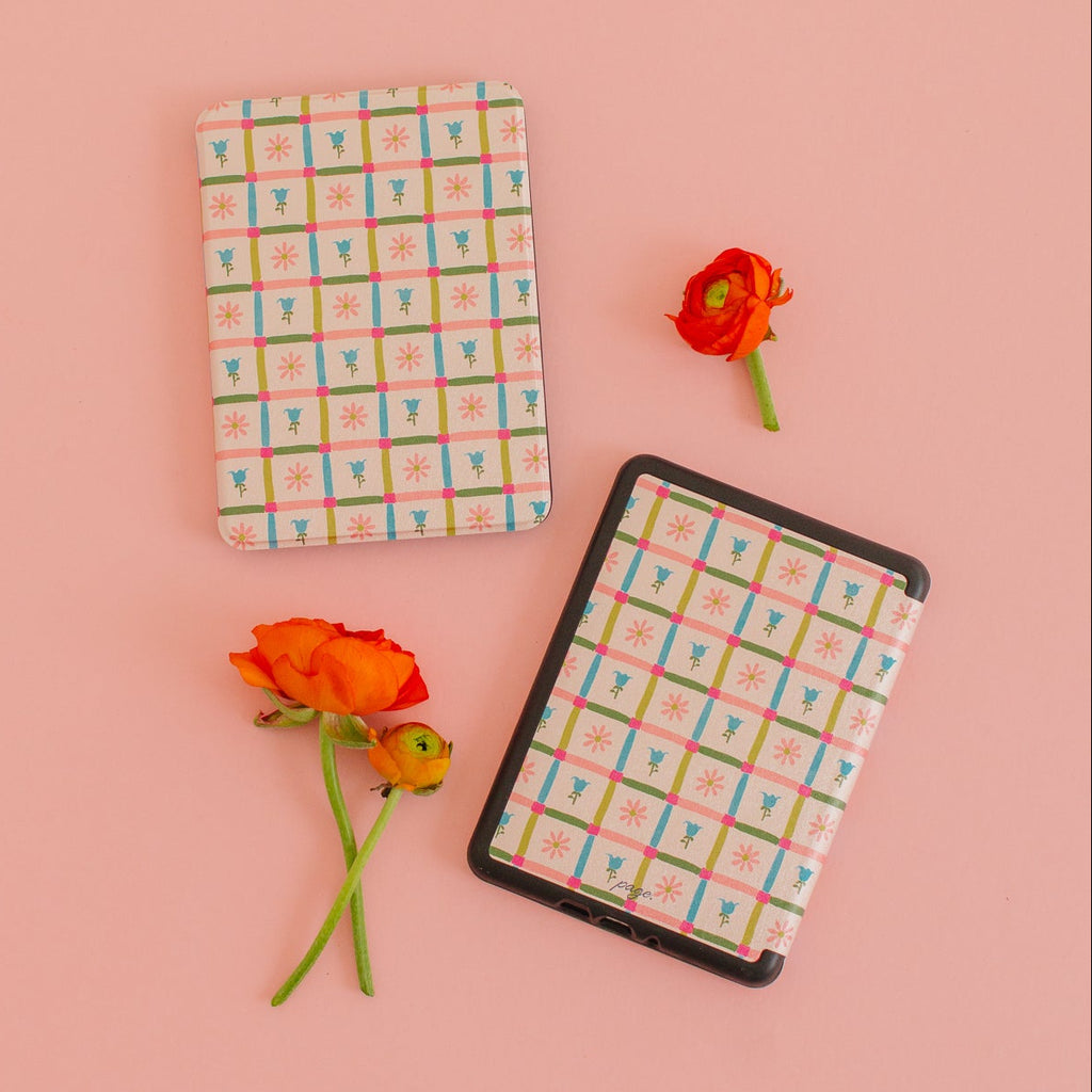 Checkers meet your floral era. Designed by the talented Samantha Johnson

Really Fun Features (we promise):
• Faux leather exterior for easy cleaning
•&nbsp;Microfiber interior (cozy!)
• An elastic hand strap for comfortable holding
•&nbsp;Auto wake &amp; sleep feature to preserve battery life
• Shock absorption, TPU case for drop protection

Size: Paperwhite 12th Generation/Colorsoft (2024/2026)