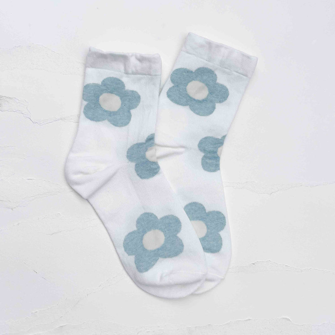 Bring a playful vintage touch to your everyday wardrobe with these Retro Daisy Flower Crew Socks. Featuring oversized daisy blooms in cheerful colors, these soft and stretchy socks add effortless charm to any casual outfit. Designed for all-day comfort, they're perfect for pairing with sneakers, loafers, boots, or simply relaxing at home.