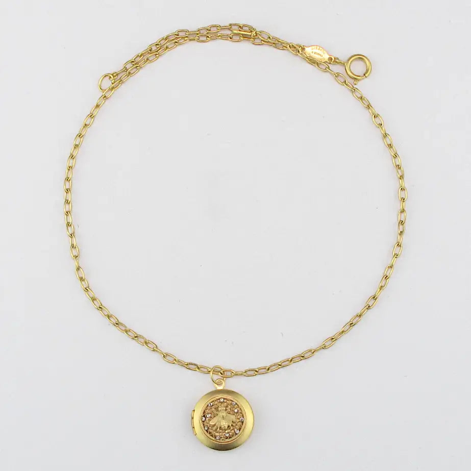Delicate bee set on golden mesh adorn this locket necklace.

Details:

14k gold finish
Dimensions: 16 x 0.7 in (40.6 x 1.8 cm)