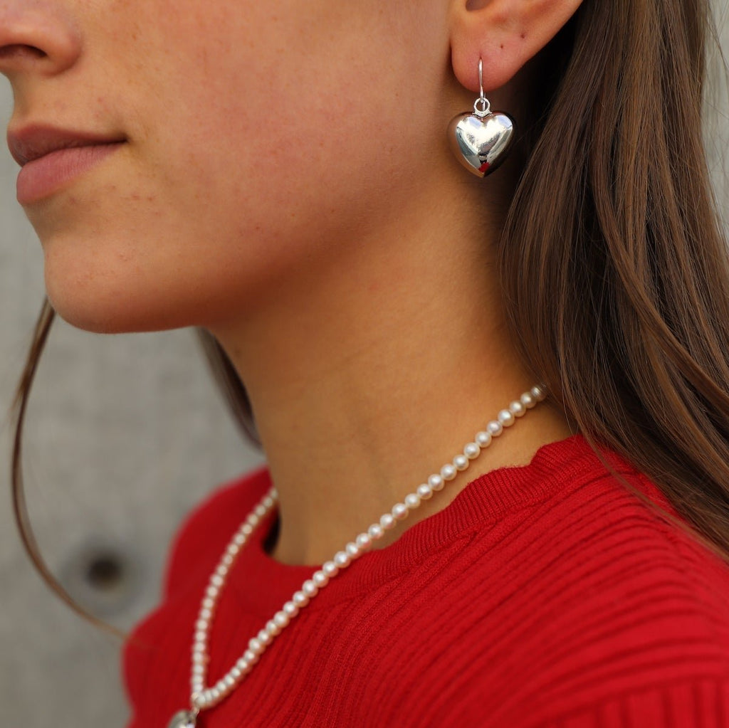 These Lovesick Earrings feature bold, puff heart charms that add a touch of romance to any outfit. Crafted with precision and attention to detail, these earrings are perfect for those who appreciate a sweet yet stylish look. Made with high-quality materials, these earrings are sure to become a staple in your jewelry collection.
