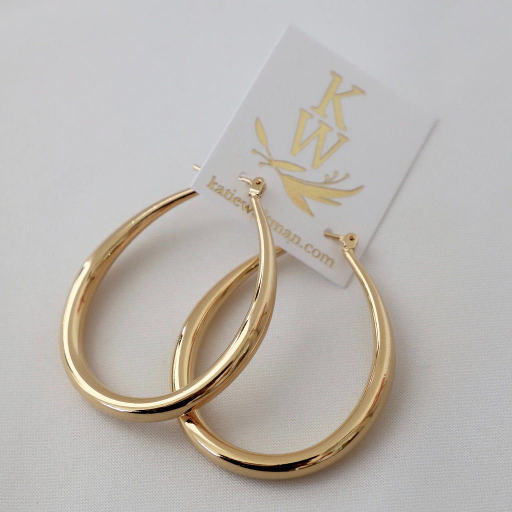Add a touch of whimsy to your wardrobe with our Large Teadrop Hoop Earrings! These earrings feature a unique teardrop shape that adds a playful twist to any outfit. Lightweight and versatile, they're perfect for everyday wear or a night out on the town. Don't miss out on this one-of-a-kind accessory! In gold