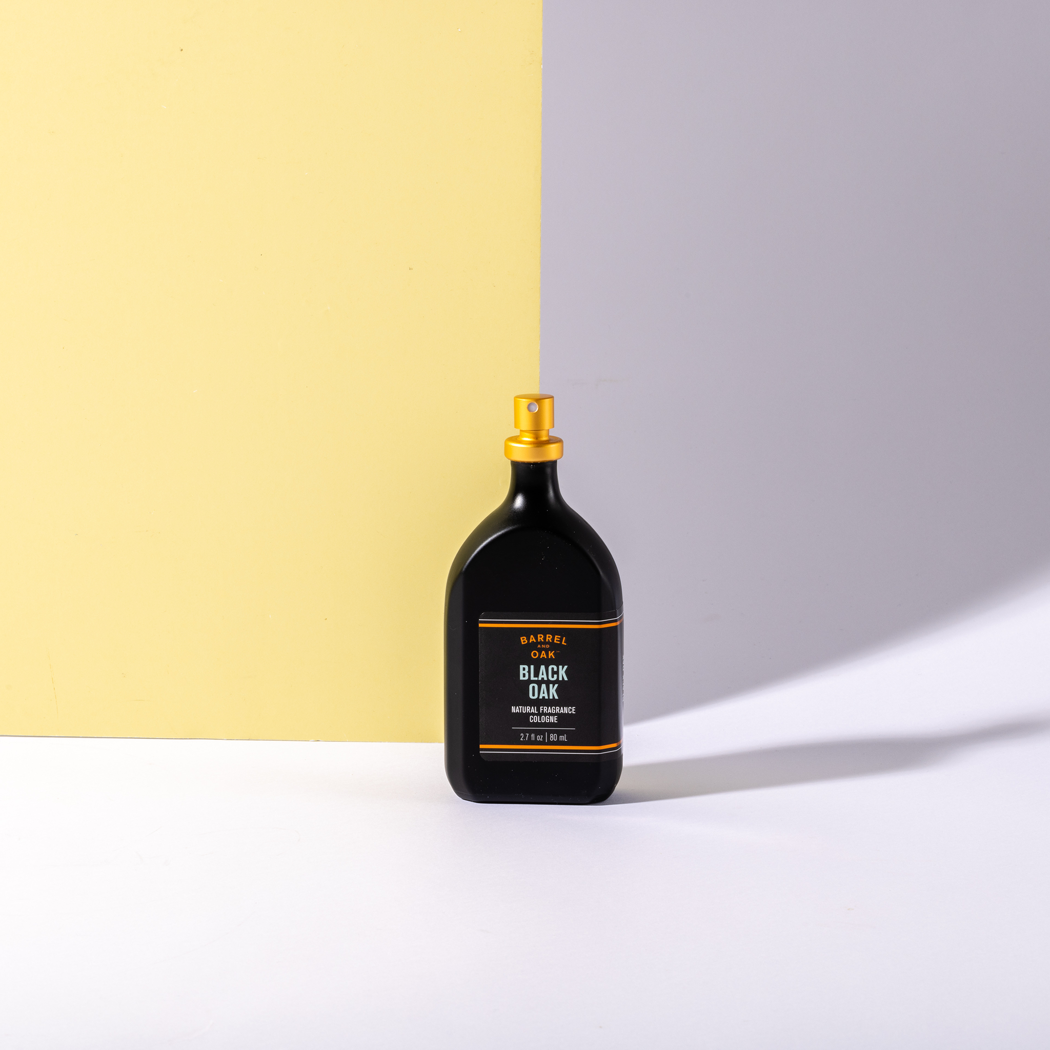 This Black Oak cologne is a&nbsp;natural, essential oil-based fragrance&nbsp;composed of earthy warm oak and spicy bergamot. This rich union includes leather, clove, and smoky vanilla transitions perfectly from daytime into a night out on the town. Natural colognes like Black Oak are more subtle than their synthetic counterparts. This makes for an intimate experience.