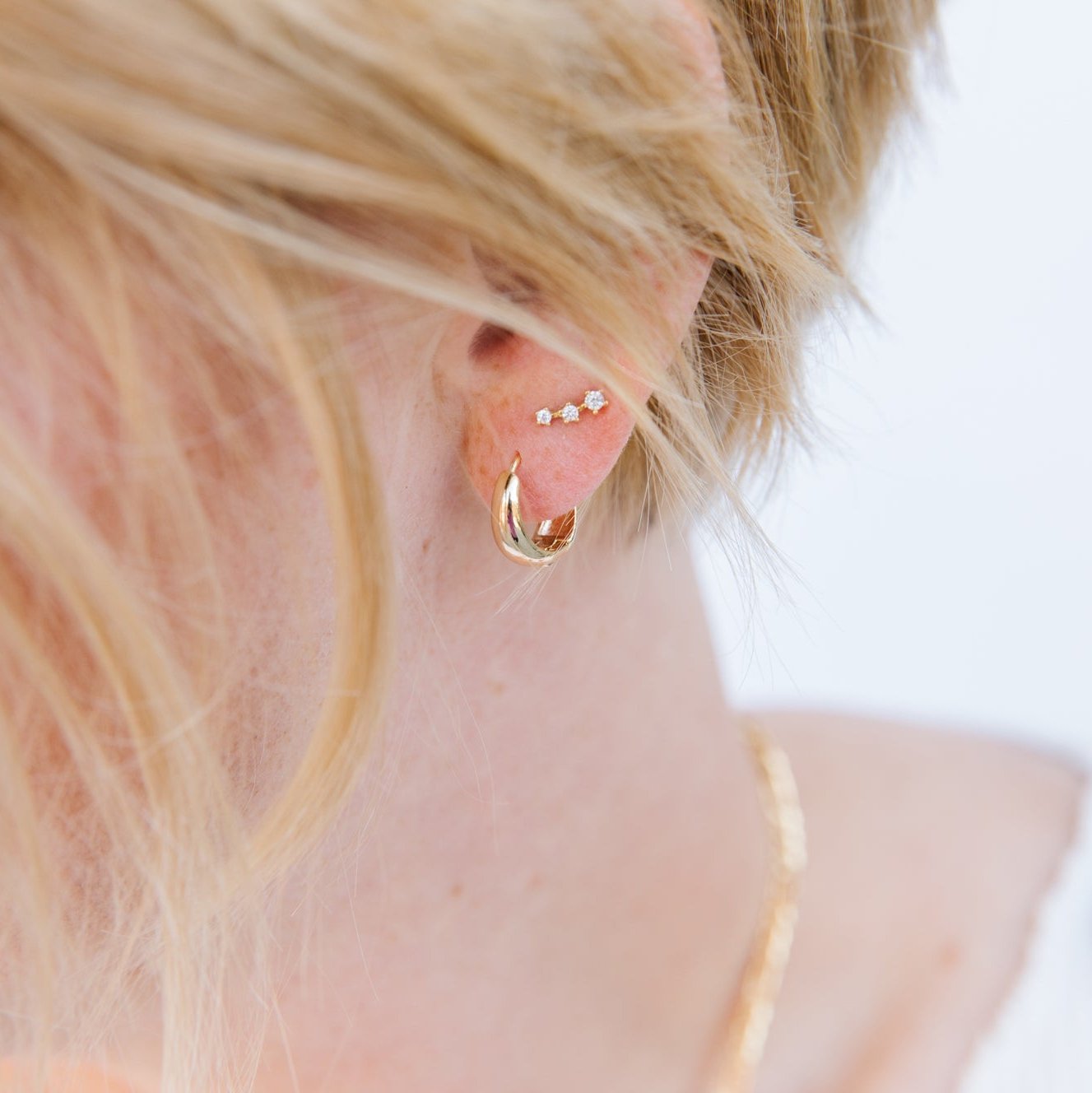 Freaking cute and freaking tiny three constellation. 14k Gold Filled over 925 Sterling Silver. 6 mm in height. Perfect for multiple piercings. Diamond is cubic zirconia. Hypoallergenic. Anti tarnish. Perfect for sensitive ears