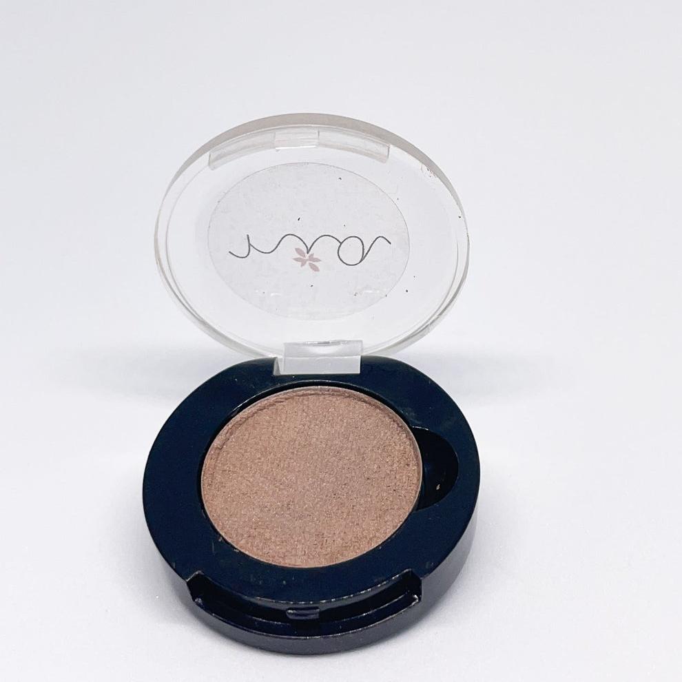 Pressed Eyeshadow Vintage Rose, The main ingredients are minerals such as mica, clay, zinc and iron oxides, which offer elegance, sheen, cushion, adhesion, oil absorbency, UV protection, and rich pigment for a creaseless and silky look. No synthetics here