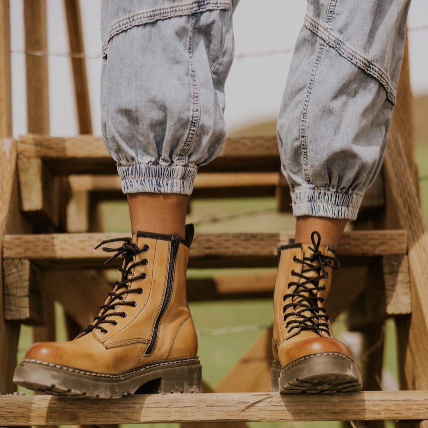 The new and improved Elvis is a top grain leather military-style boot made in Spain with an 8-eyelet lacing system for a great fit. The Elvis is built on a sturdy rubber sole with non-slip qualities and has a padded sock liner for extra comfort.
Peru