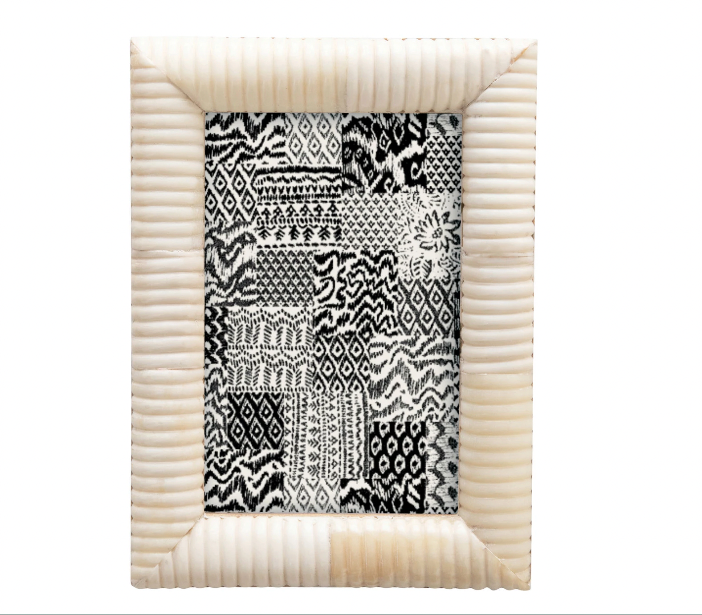 This photo frame is perfect for displaying your favorite memories. Hand-carved, this bone and MDF frame features a beautiful natural finish that matches with any decor styles. Looks great placed on shelves, side tables and dressers for an easy decoration. 5-1/2"L x 7-1/2"H, Holds 4" x 6" Photo