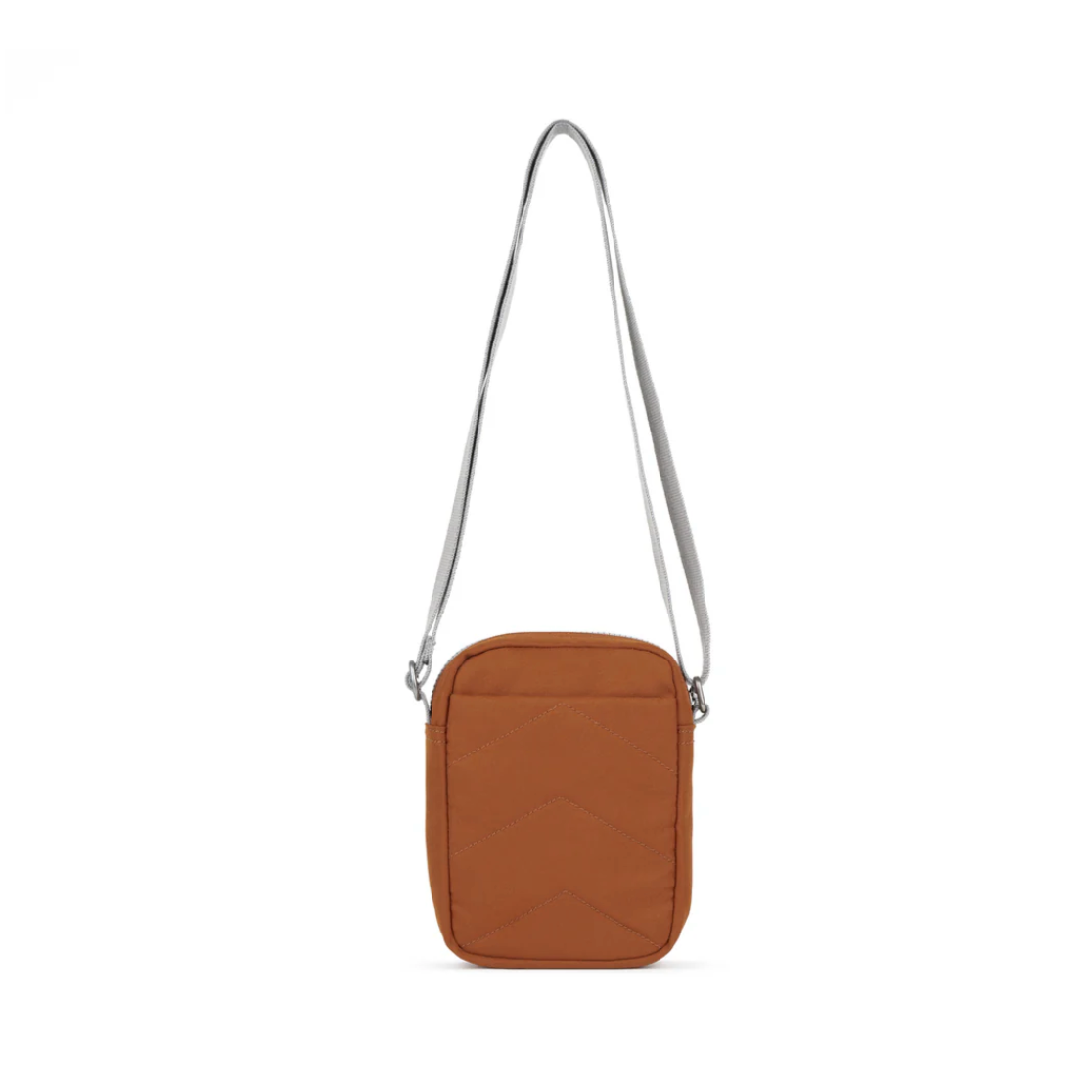 Give your phone, card, sunny’s and essentials their very own stylish way to be carried whilst you are on the move. This is the lightweight, urban accessory for you to travel light and ready! The Bond has a zipped outer pocket, an open outer back pocket and additional mesh pocket on the inside. This chunky crossbody is always by your side and fits nearly all mobile phones including the largest iPhone Max.