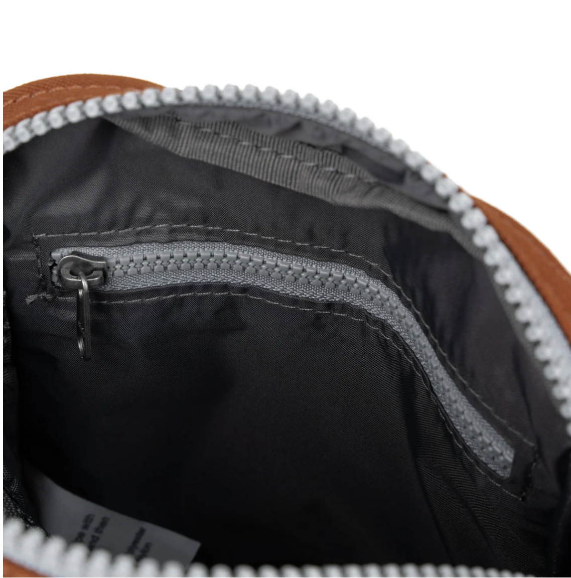 Give your phone, card, sunny’s and essentials their very own stylish way to be carried whilst you are on the move. This is the lightweight, urban accessory for you to travel light and ready! The Bond has a zipped outer pocket, an open outer back pocket and additional mesh pocket on the inside. This chunky crossbody is always by your side and fits nearly all mobile phones including the largest iPhone Max.