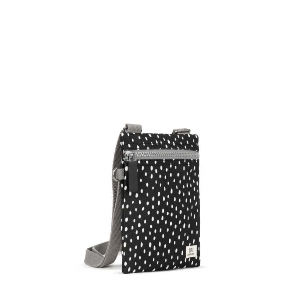 Give your phone, card and essentials their very own stylish way to be carried whilst you are on the move. Our brand-new Chelsea collection is the perfect lightweight, urban accessory for you to travel light and always be on the move.