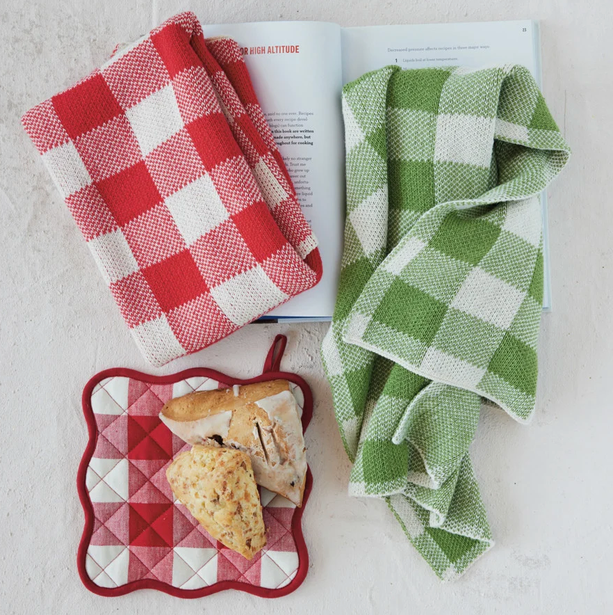 Two-Sided Cotton Scalloped Pot Holder with Buffalo Check Pattern & Piping