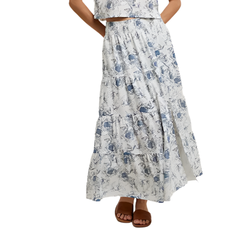 Get ready to rock that laid-back look with this Floral Relaxed Skirt! With its fun and playful florals. Made with a relaxed fit, it's both comfortable and stylish. 
