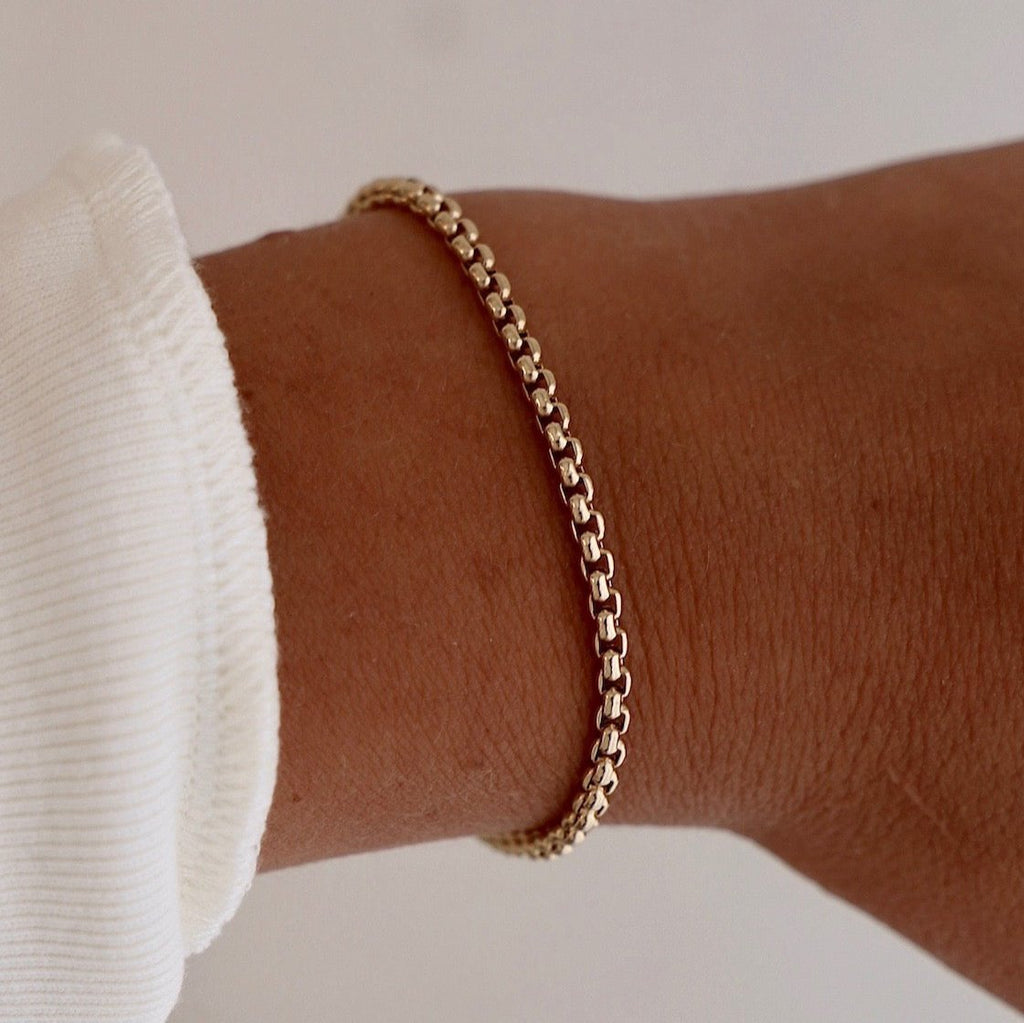 The Holland Chain Bracelet is made with 24 karat gold plate and features a round box chain for a classic yet luxurious look. With its sleek design and top quality materials, this bracelet is perfect for special occasions or everyday wear.