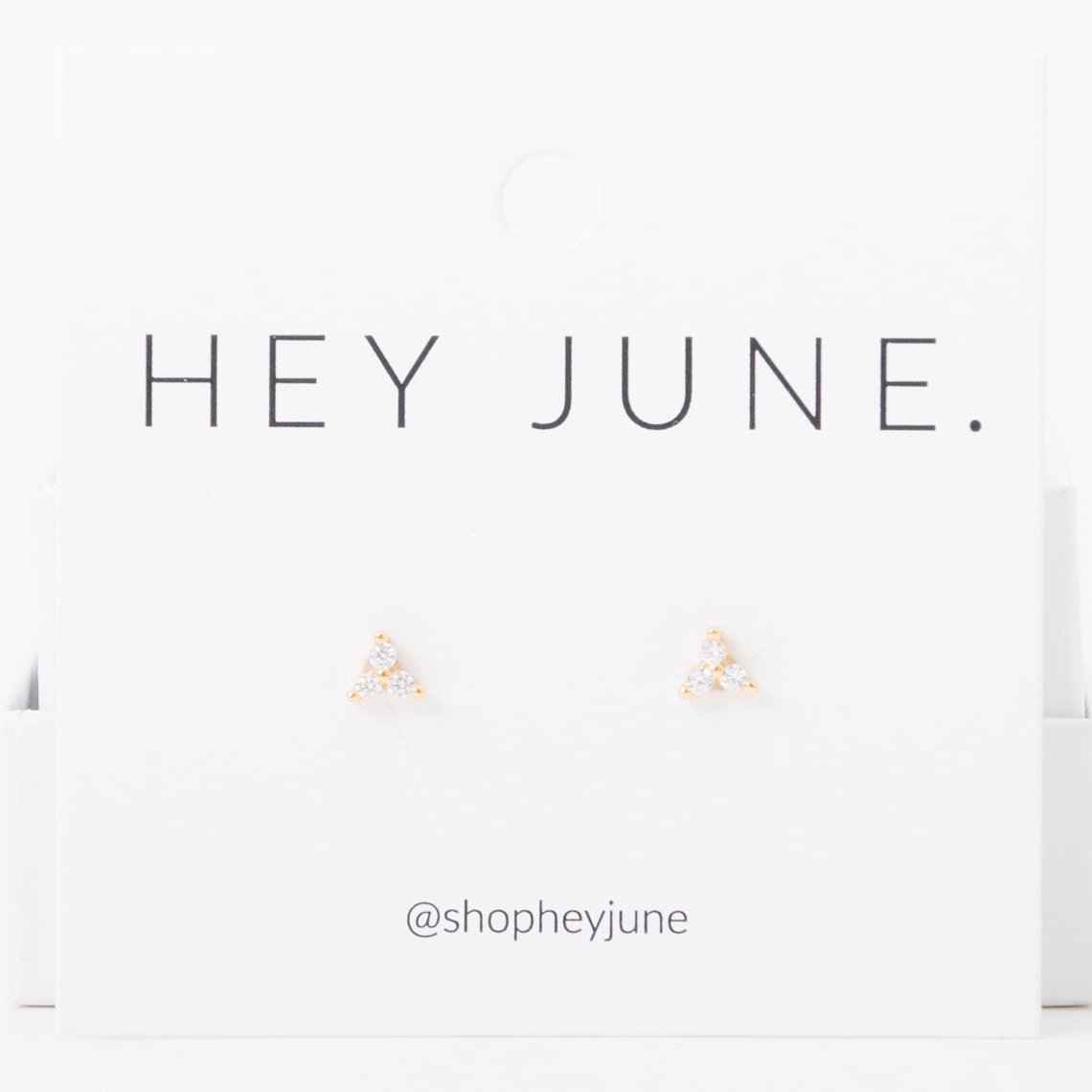 Freaking cute and freaking tiny three diamond cluster. 14k Gold Filled over 925 Sterling Silver. 6 mm in height. Perfect for multiple piercings. Diamond is cubic zirconia. Hypoallergenic. Anti tarnish. Perfect for sensitive ears