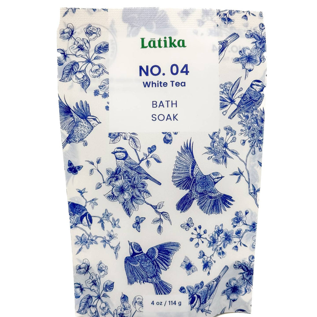 Delicate and serene, this milky-soak single-use pack features notes of fresh white tea, soft florals, and gentle musk, providing a calm, uplifting bath experience. Packaged in a beautiful Chinoiserie pattern bag, it is a delightful addition to your shelves!